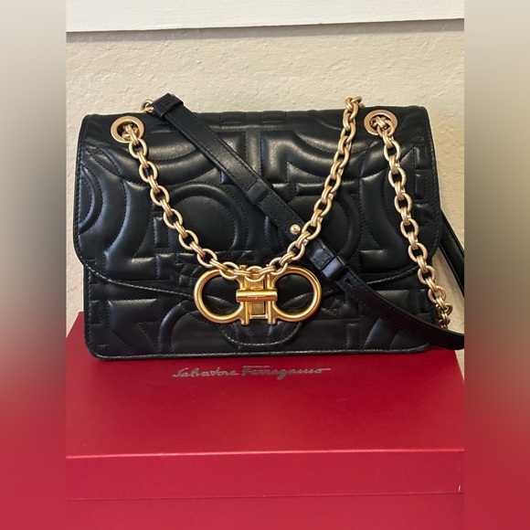 🎉🎉Hp🎉Ferragamo Quilted Gancini Shoulder Bag - Picture 3 of 16